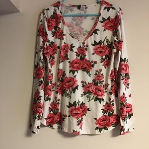 Forbidden Society woman’s top in Size Large. Like new.